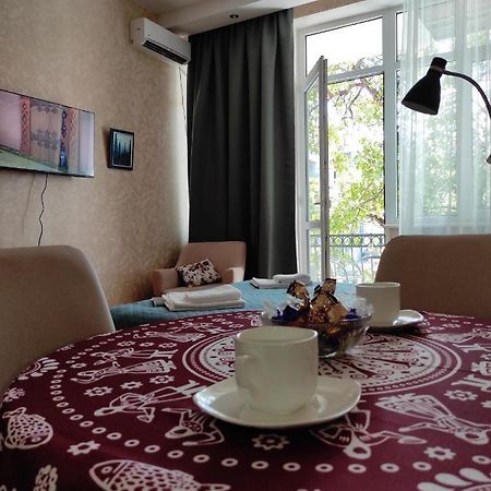 Tranquil Apartment In Vake Tbilisi ภายนอก รูปภาพ
