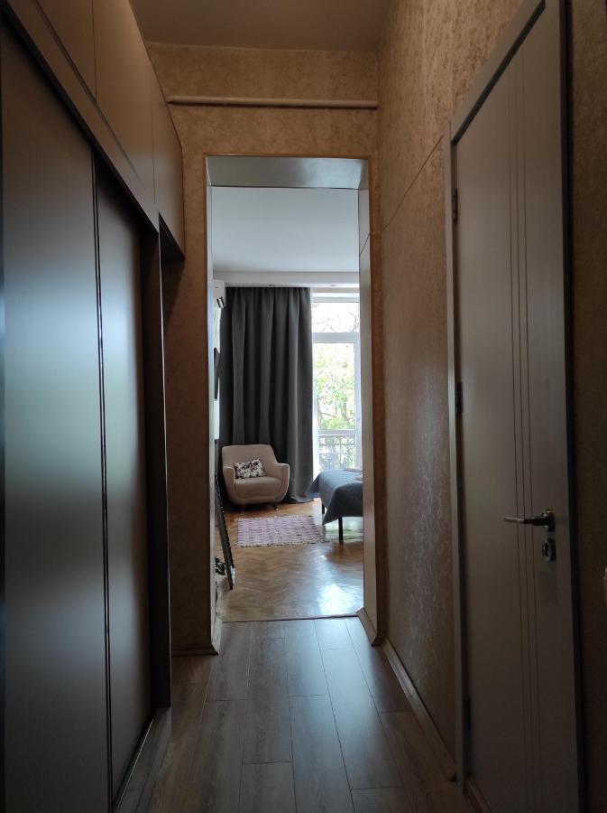 Tranquil Apartment In Vake Tbilisi ภายนอก รูปภาพ
