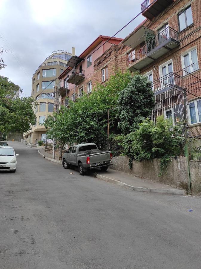 Tranquil Apartment In Vake Tbilisi ภายนอก รูปภาพ